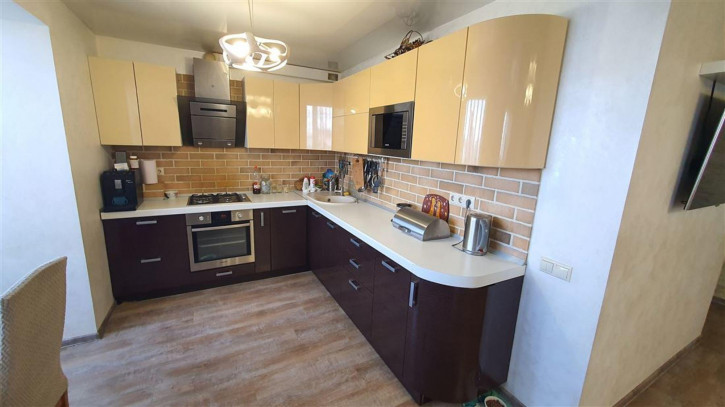 3-комн квартира ул Революционная, д. 34