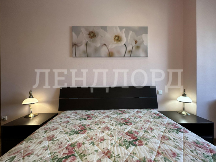 2-комн квартира Комарова, 42