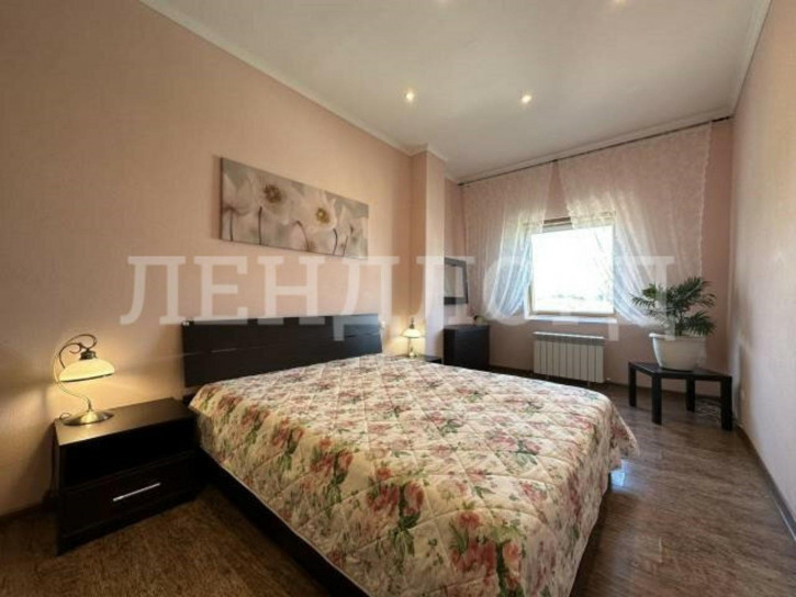 2-комн квартира Комарова, 42