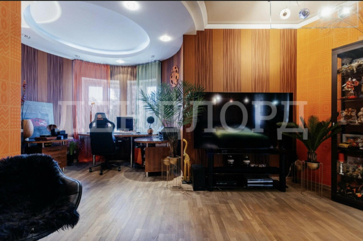 4-комн квартира Крыловской переулок, 35