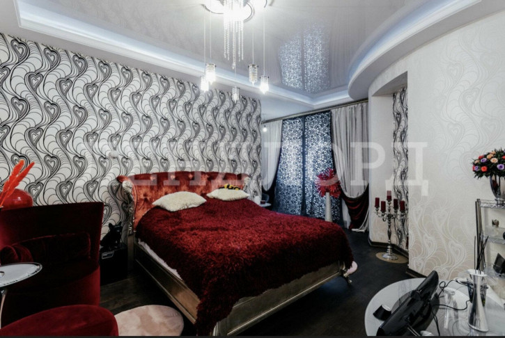 4-комн квартира Крыловской переулок, 35
