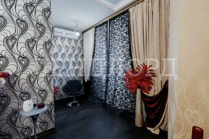 4-комн квартира Крыловской переулок, 35