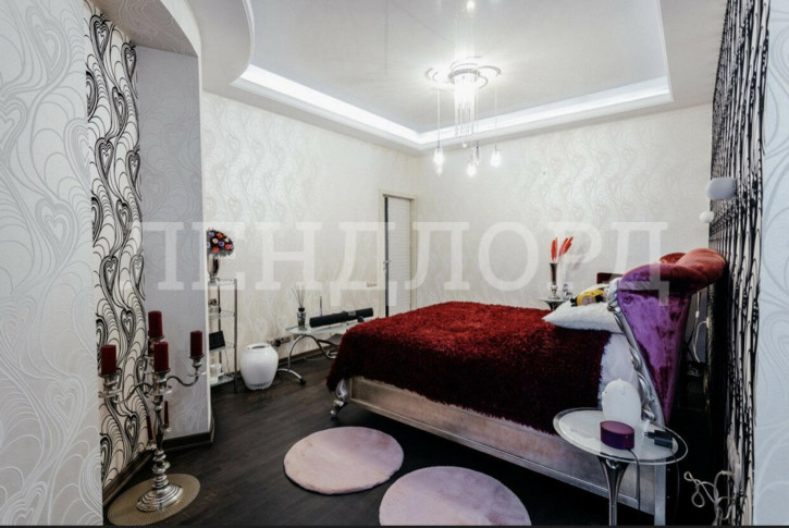 4-комн квартира Крыловской переулок, 35