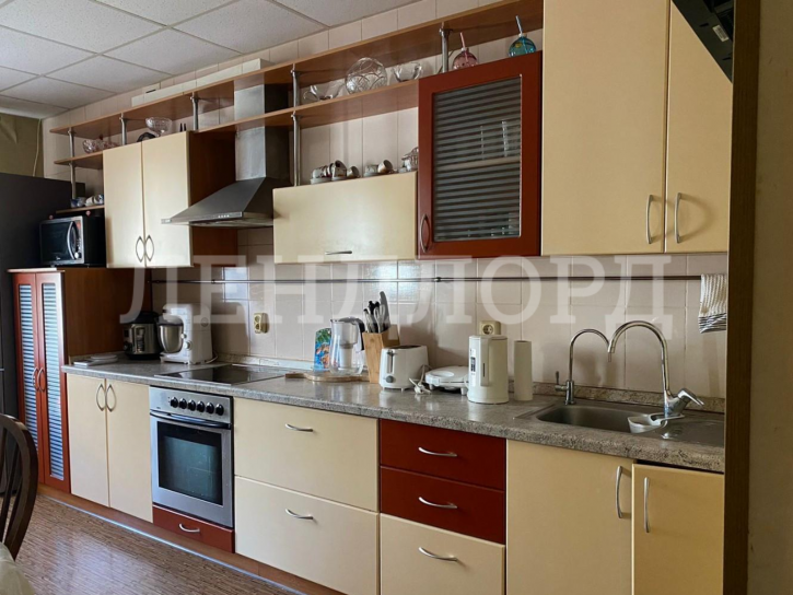 3-комн квартира улица Пановой, 25А