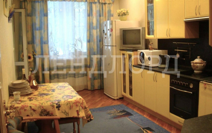 3-комн квартира проспект Шолохова, 51