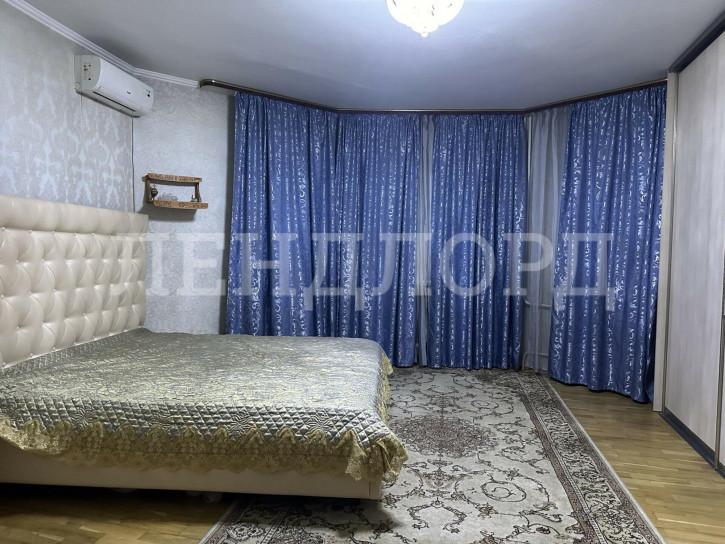 4-комн квартира Баклановский проспект, 178