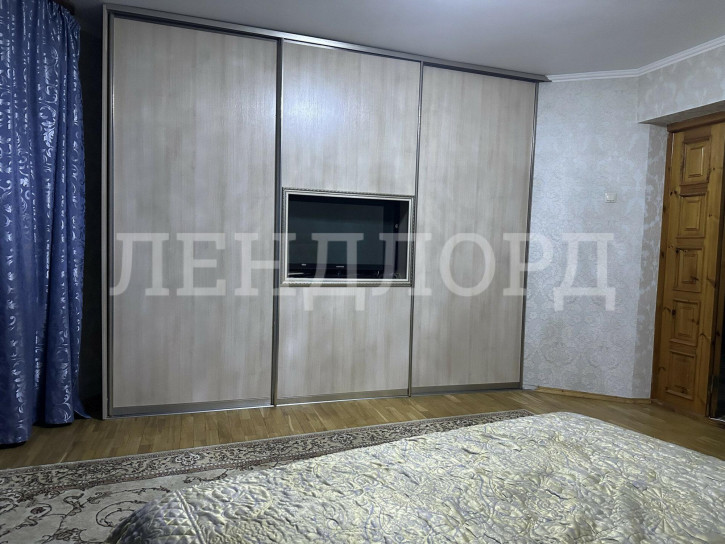 4-комн квартира Баклановский проспект, 178