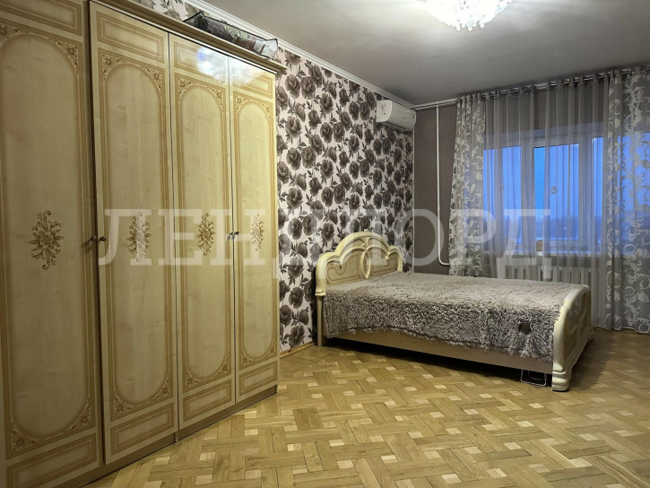 4-комн квартира Баклановский проспект, 178