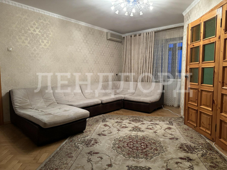 4-комн квартира Баклановский проспект, 178