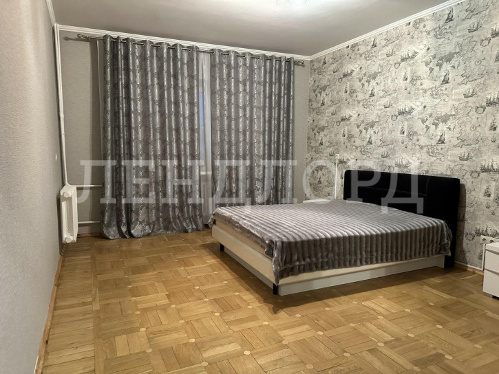 4-комн квартира Баклановский проспект, 178