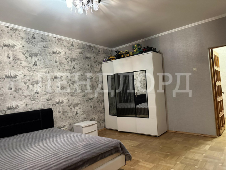 4-комн квартира Баклановский проспект, 178