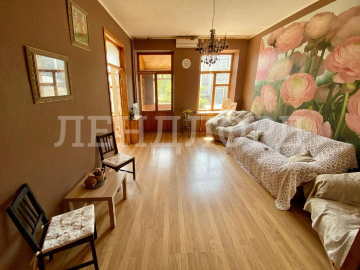 4-комн квартира Тургеневская улица, 5