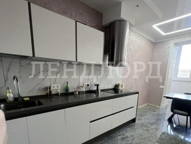 3-комн квартира улица Добровольского, 1/1
