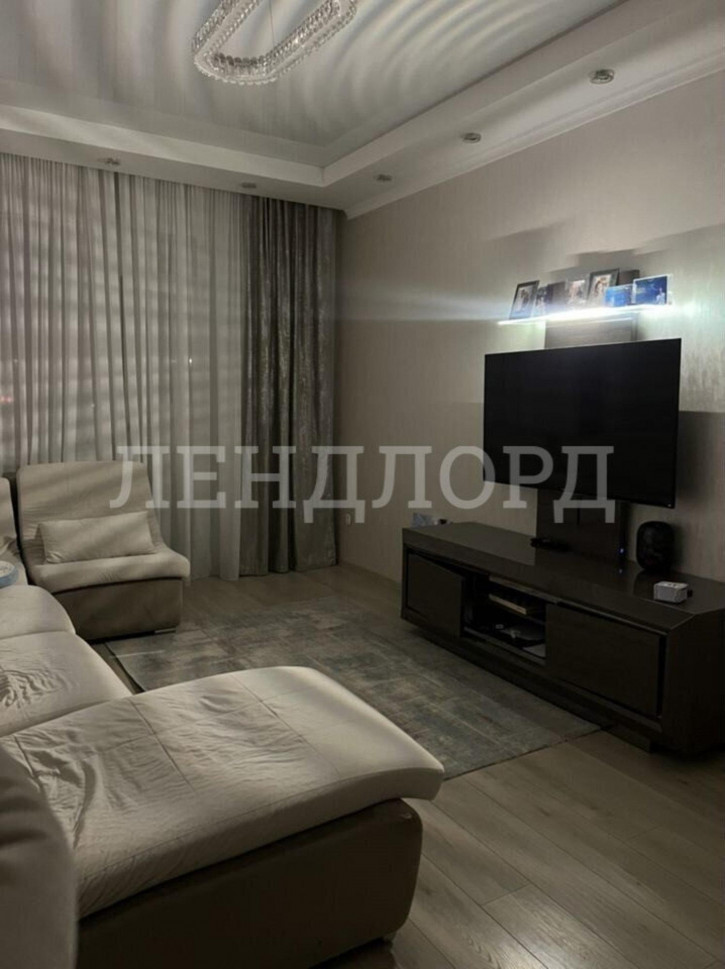 3-комн квартира улица Добровольского, 1/1