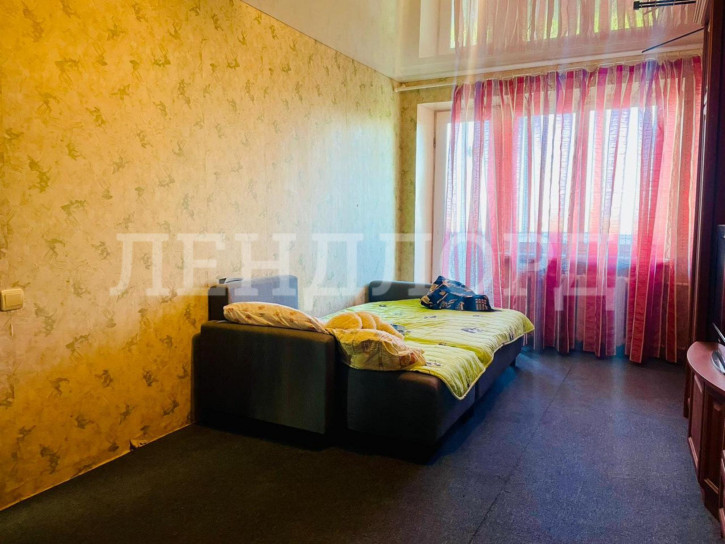 3-комн квартира улица Матросова, 37