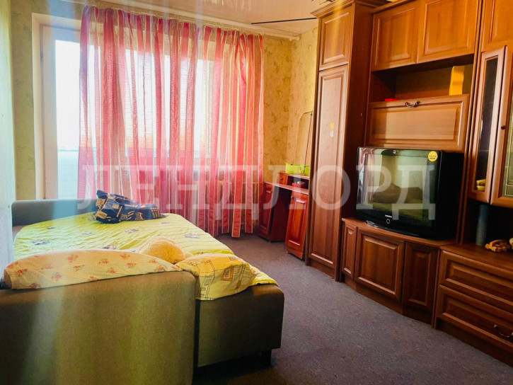 3-комн квартира улица Матросова, 37