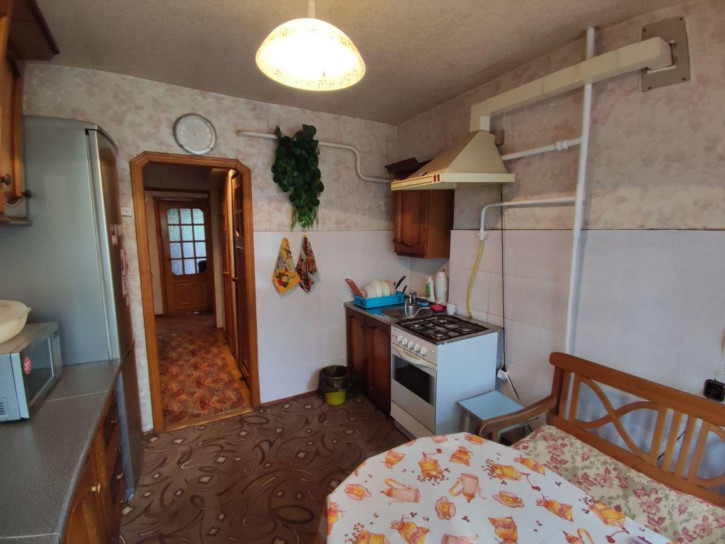 4-комн квартира Героев Космоса ул, 52