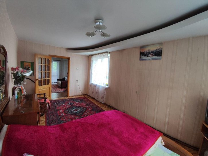 4-комн квартира Героев Космоса ул, 52