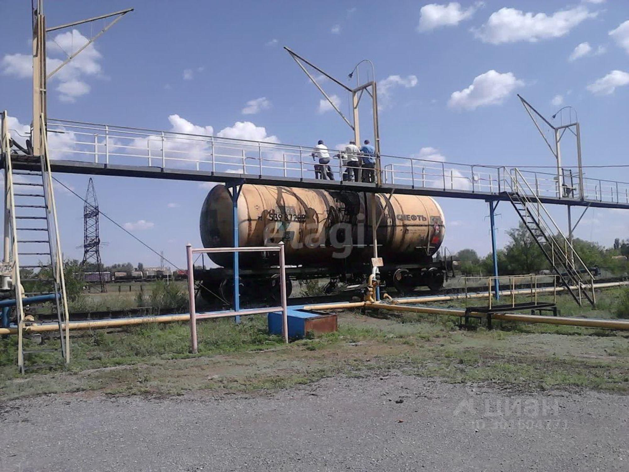 Купить складское помещение за 200 005 000 рублей на Зимовники п., Железнодорожная,97