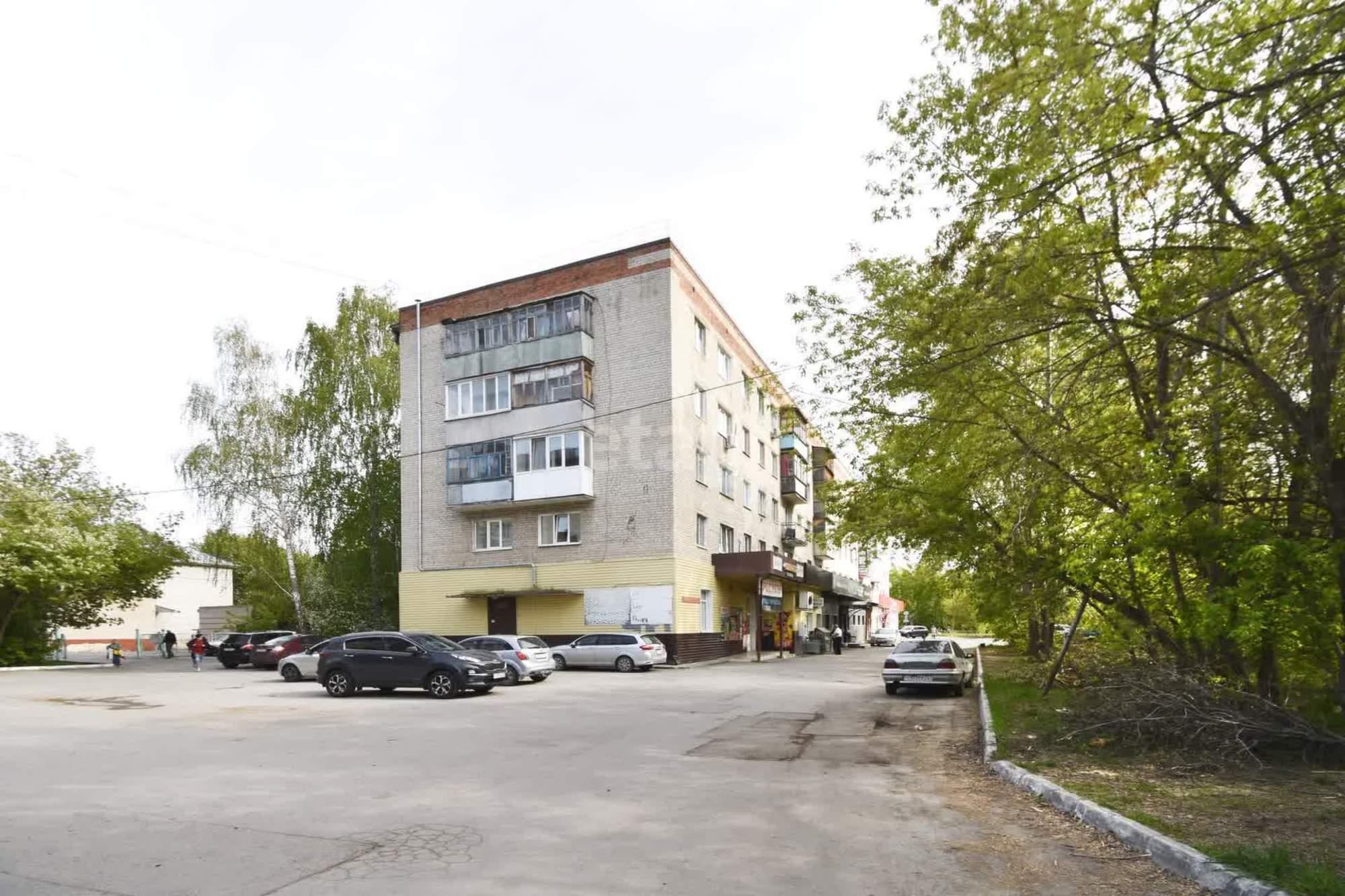 Купить торговое помещение за 16 000 000 рублей на Барнаульская 40/4
