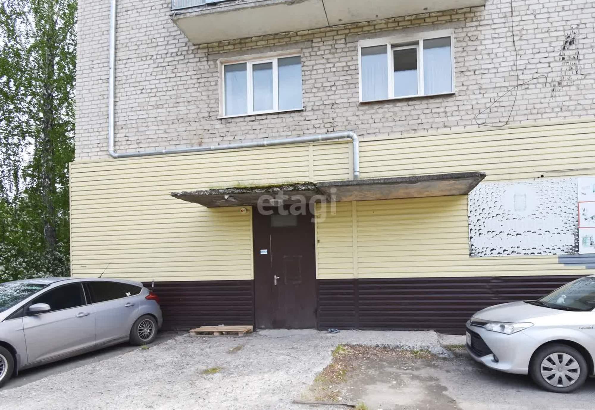 Купить торговое помещение за 16 000 000 рублей на Барнаульская 40/4