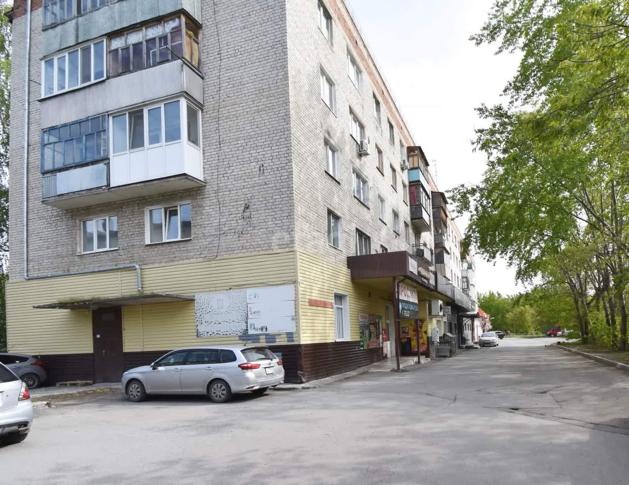 Купить торговое помещение за 16 000 000 рублей на Барнаульская 40/4