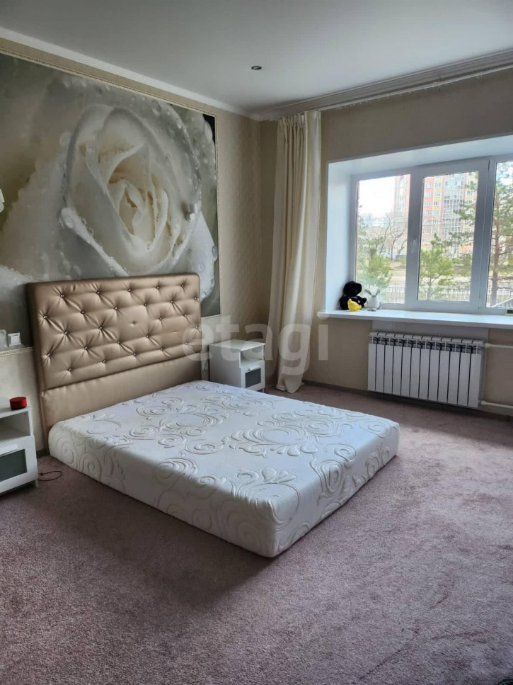4-комн квартира проспект Комарова, 9