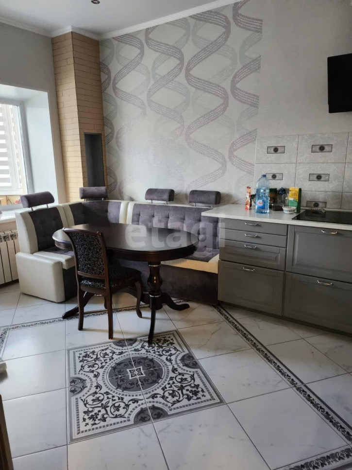 4-комн квартира проспект Комарова, 9