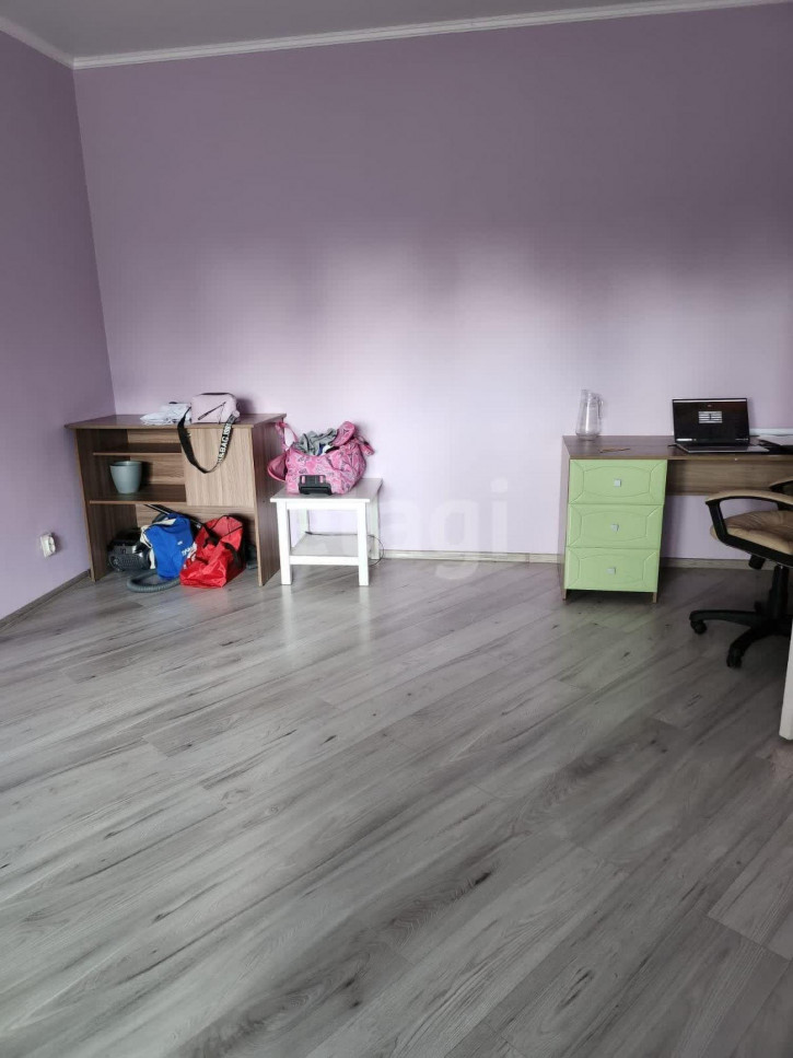 4-комн квартира проспект Комарова, 9