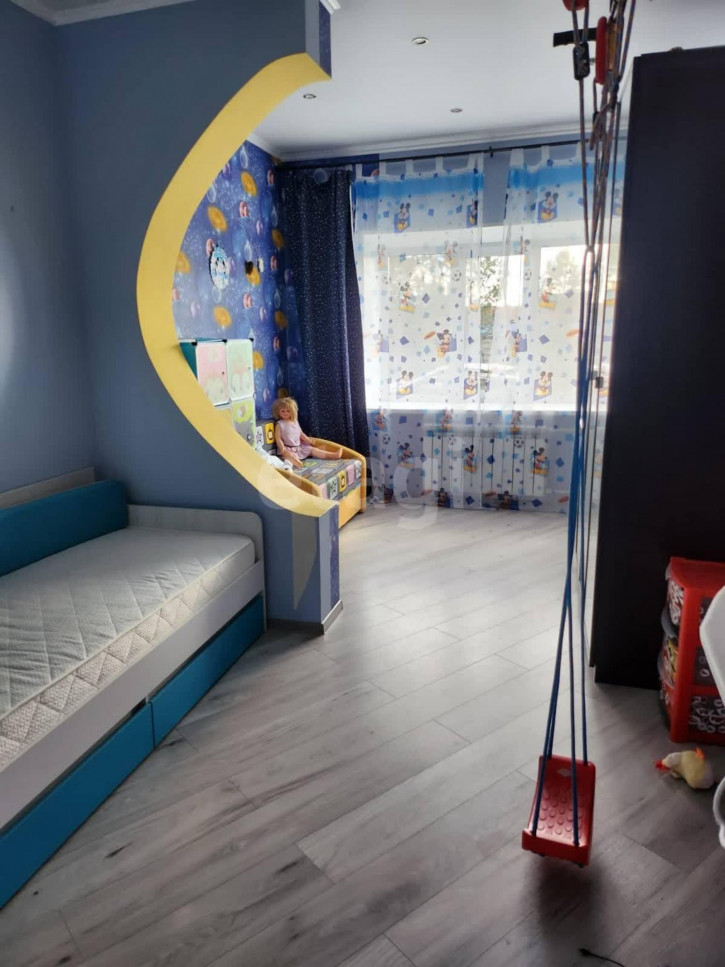 4-комн квартира проспект Комарова, 9