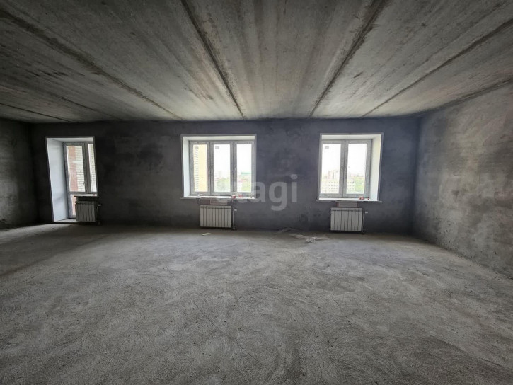 3-комн квартира 5 Армии, 14
