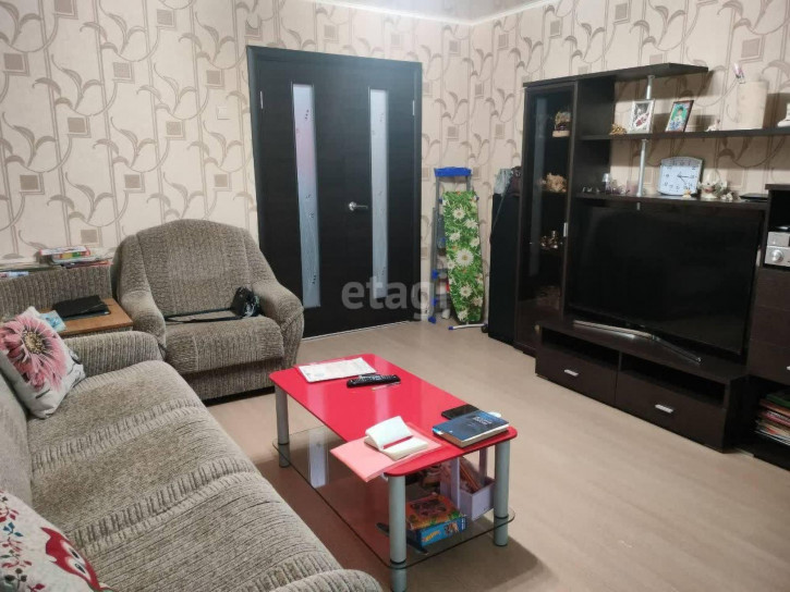 3-комн квартира Мельникайте, 48а
