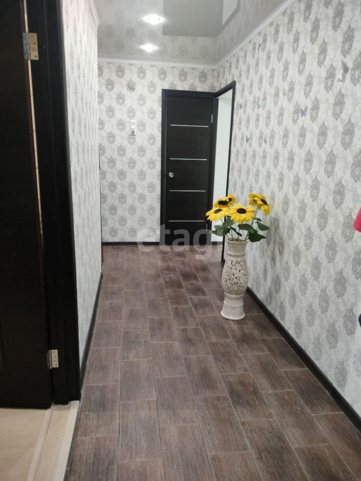 3-комн квартира Мельникайте, 48а