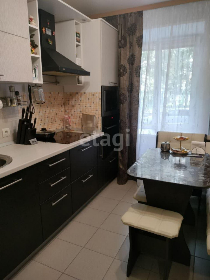 3-комн квартира Мельникайте, 48а
