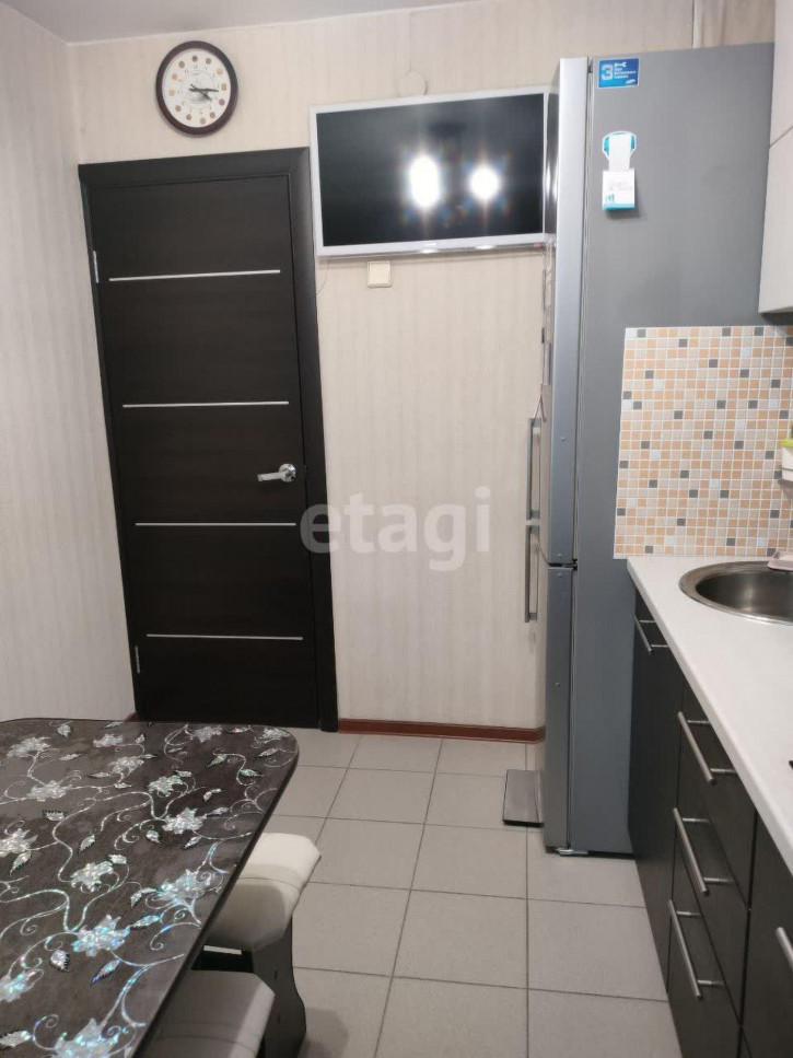 3-комн квартира Мельникайте, 48а