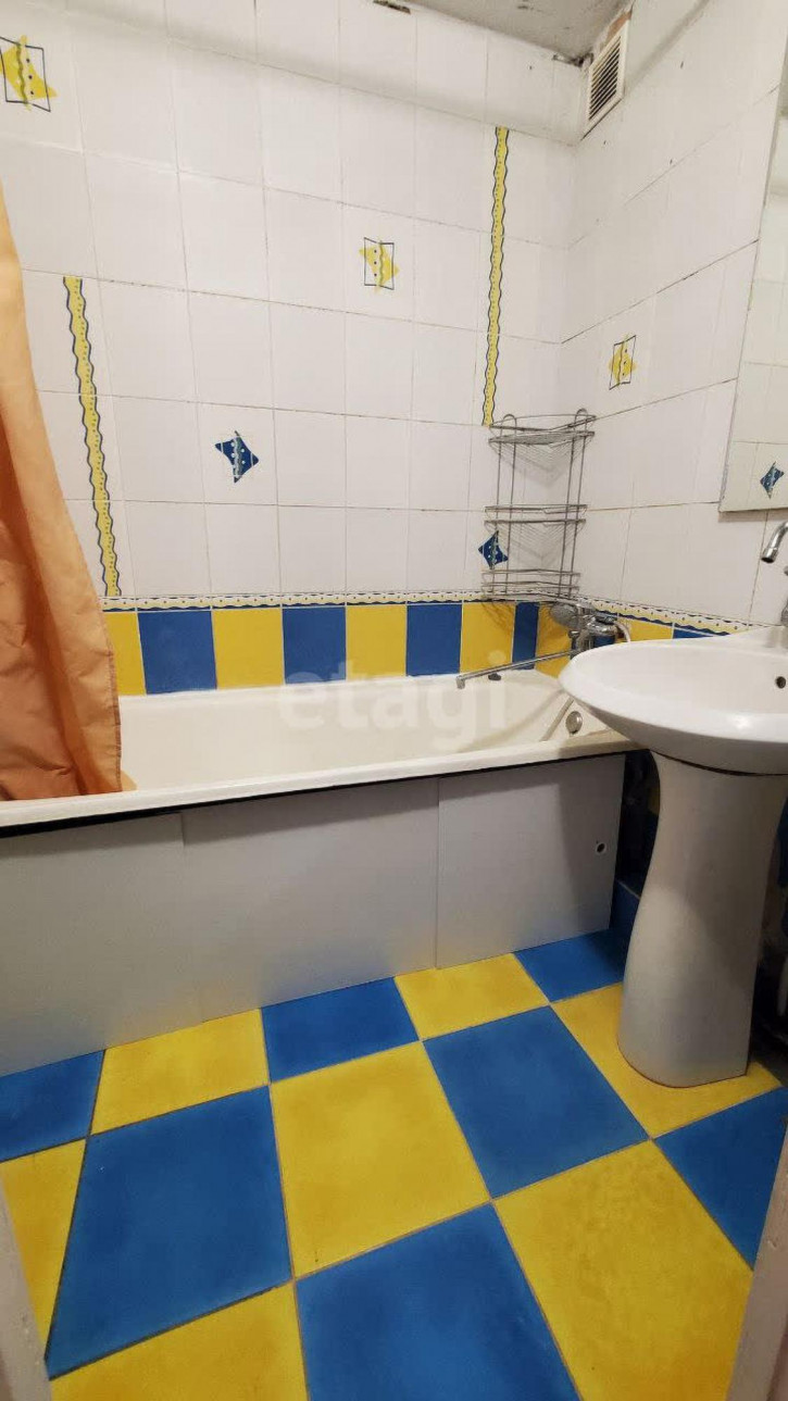 3-комн квартира Монтажников, 17