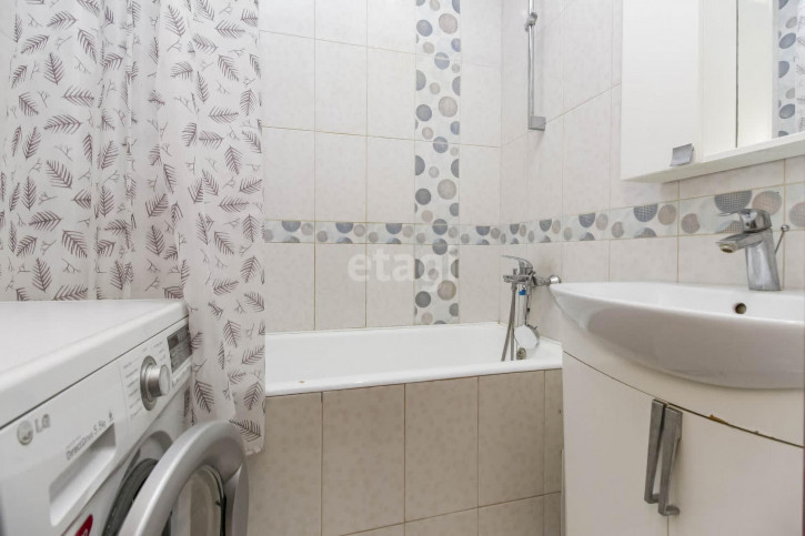 2-комн квартира Западносибирская, 30