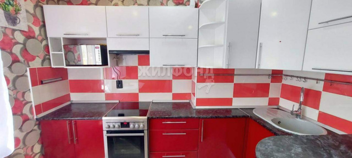 3-комн квартира Николая Сотникова улица, д.16