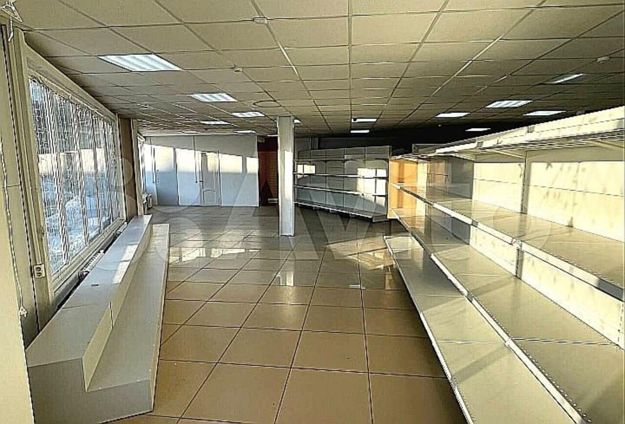 Сдать торговое помещение за 182 000 рублей на ул Садовая