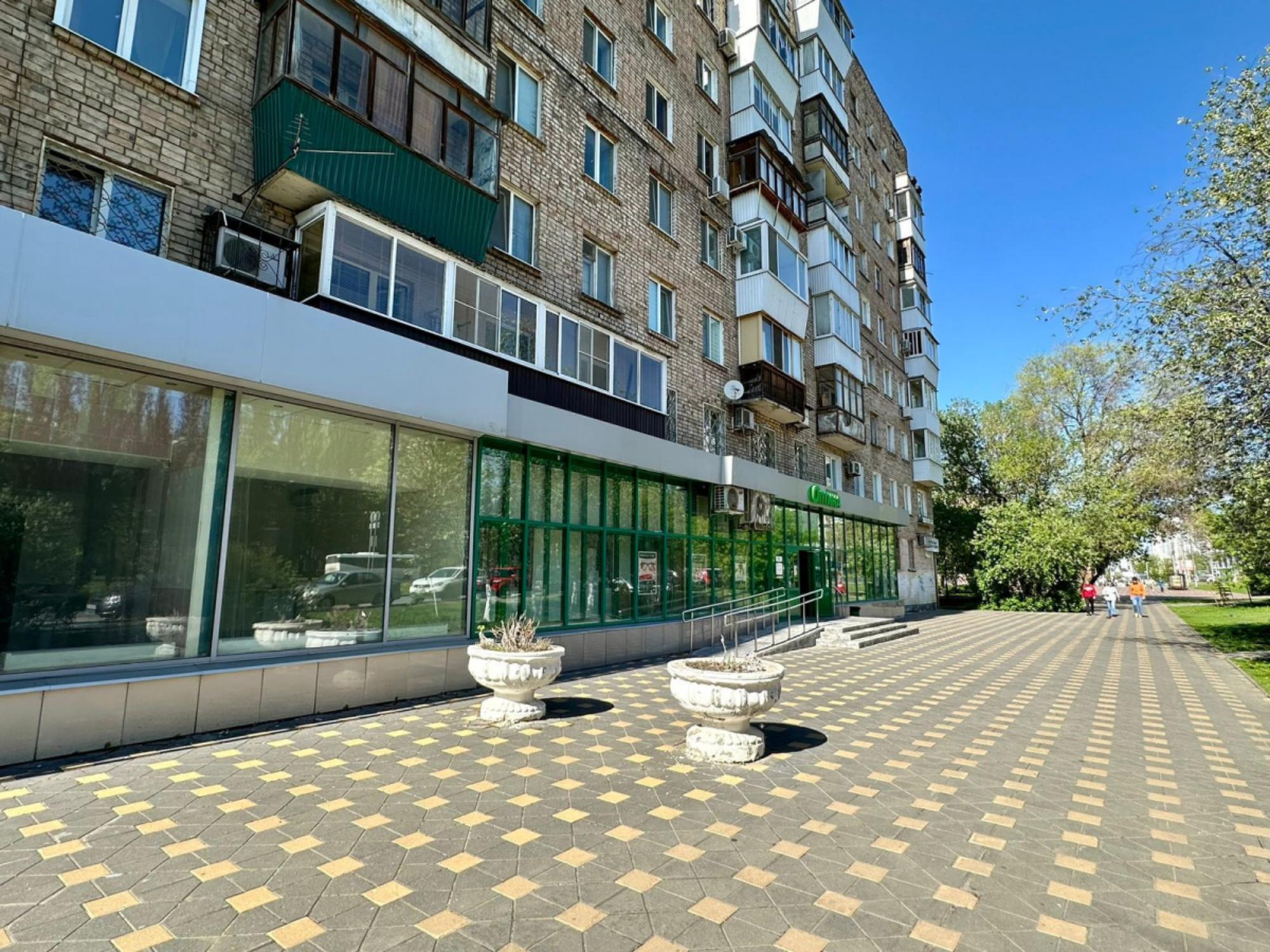 Сдать помещение свободного назначения за 364 000 рублей на пр-кт Ленина, 10
