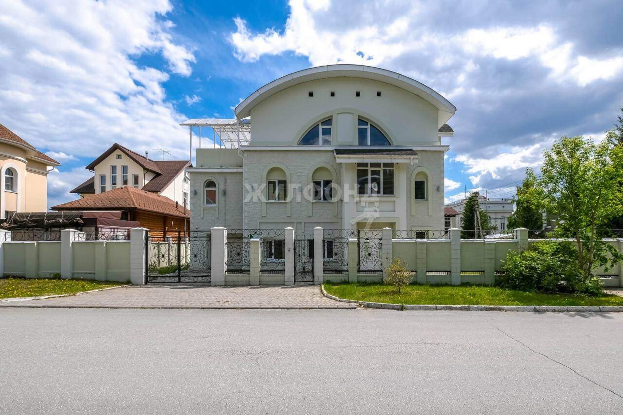Купить дачу, дом, коттедж за 75 000 000 рублей на Нарядная улица