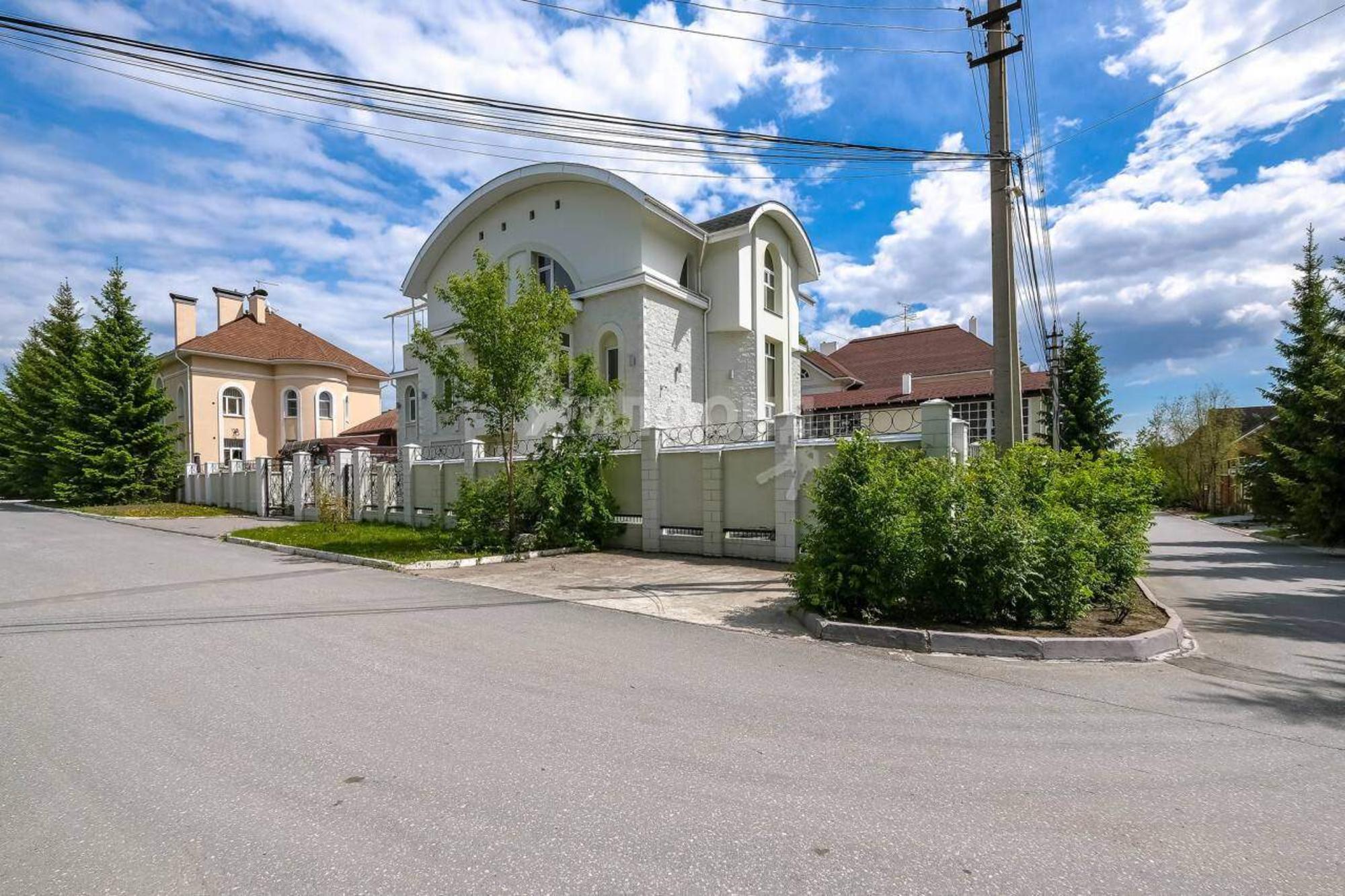 Купить дачу, дом, коттедж за 75 000 000 рублей на Нарядная улица