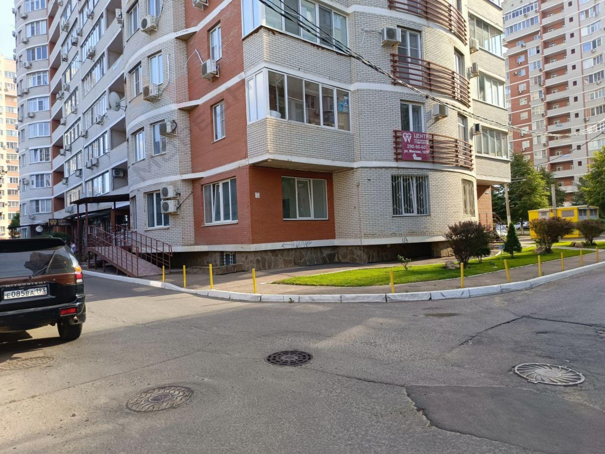 Купить торговое помещение за 53 000 000 рублей на Минская ул, 122/9
