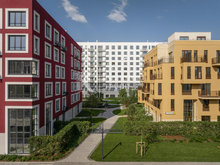 4-комн квартира улица Газовиков, 44