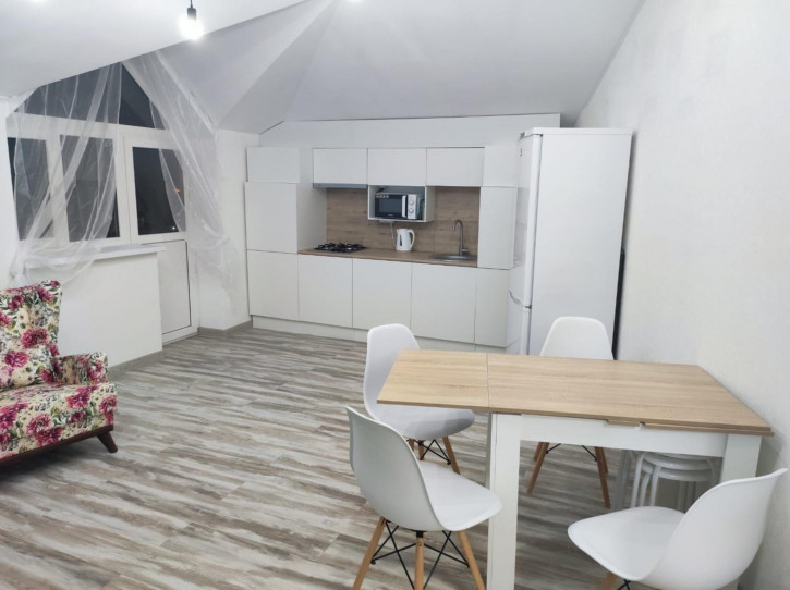 2-комн квартира Крымская улица, 34
