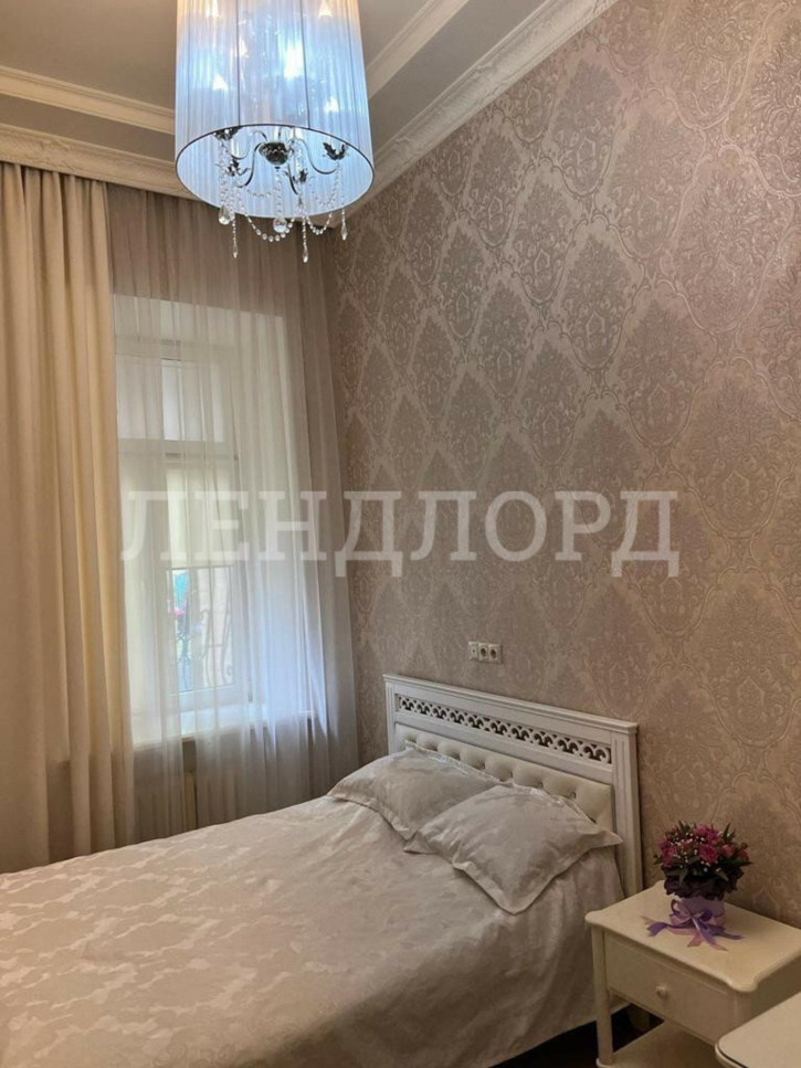 3-комн квартира улица Серафимовича, 41