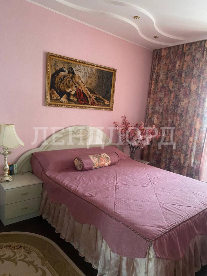 4-комн квартира проспект Королёва, 1И