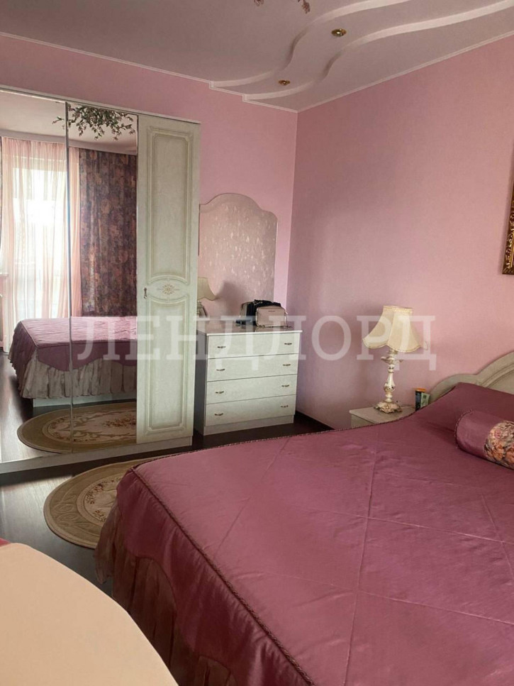 4-комн квартира проспект Королёва, 1И
