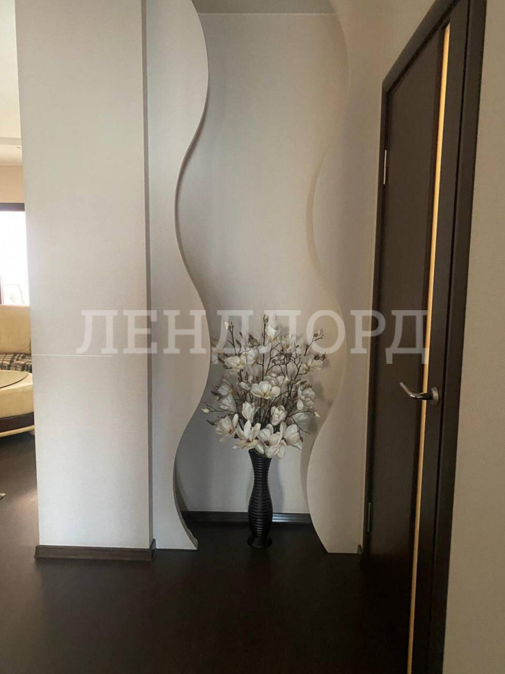 4-комн квартира проспект Королёва, 1И