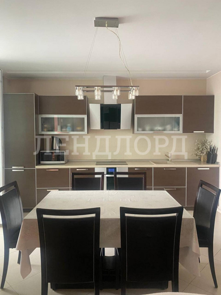 4-комн квартира проспект Королёва, 1И